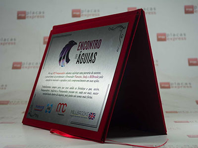 Placa de homenagem